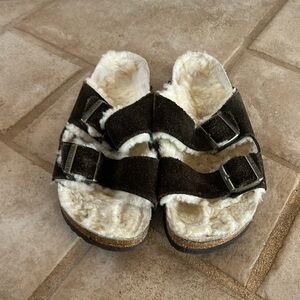 Birkenstock brown suede Arizona strappy sheepskin lined Sherpa sandals sz 7